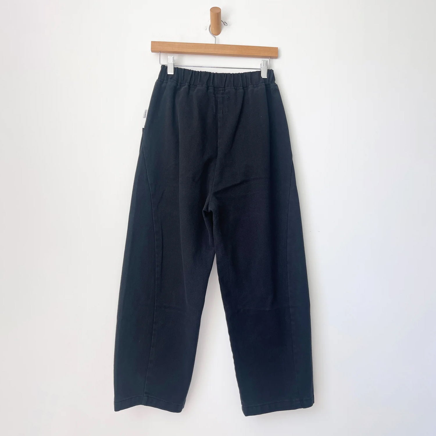 denim black ballon pants with a curved seam on both sides of the leg, with a chunky Rouches elasticated waist band