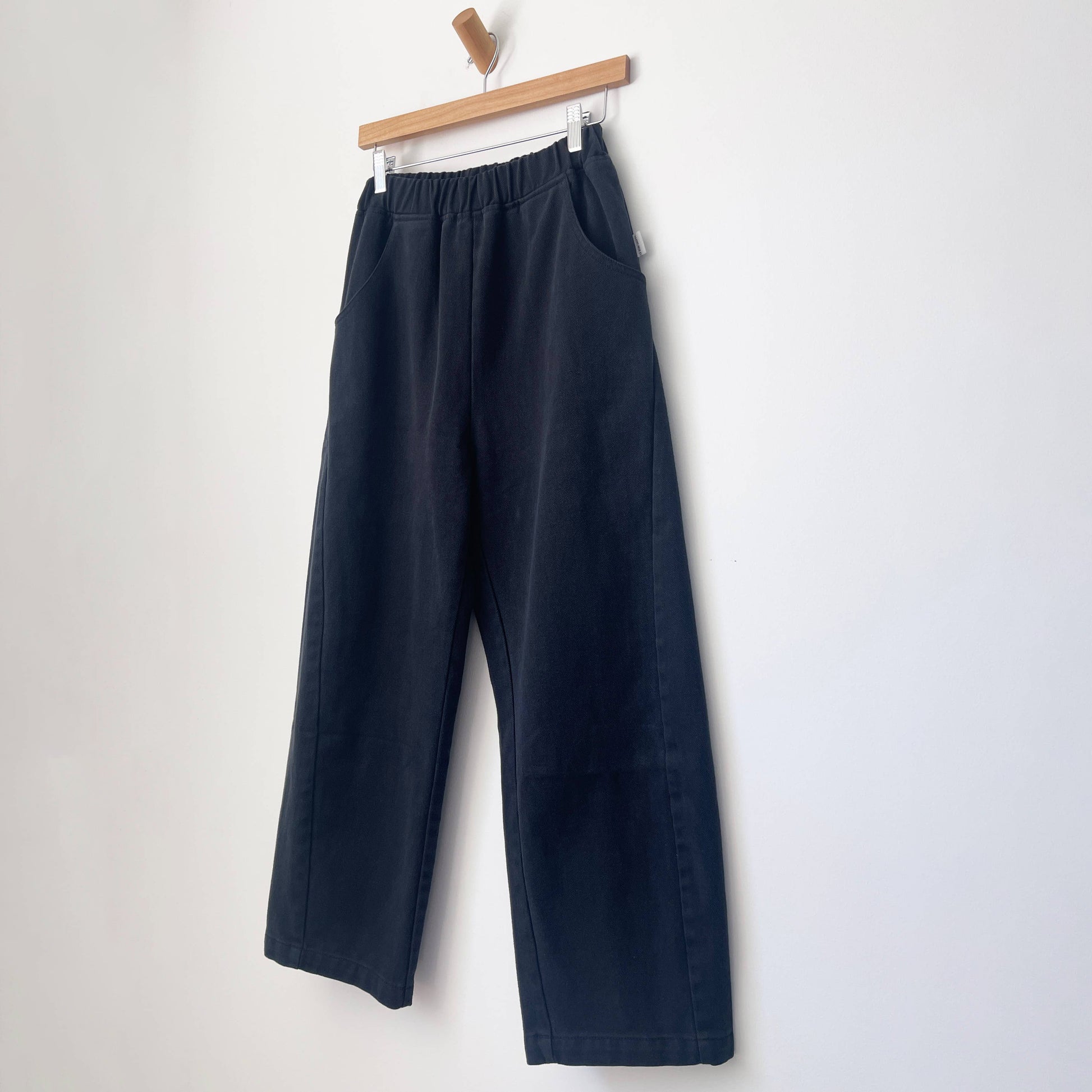 denim black ballon pants with a curved seam on both sides of the leg, with a chunky Rouches elasticated waist band