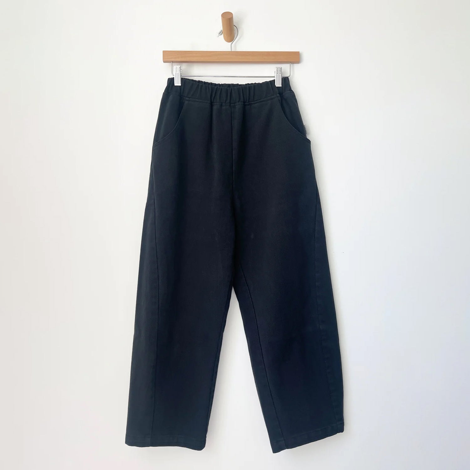 denim black ballon pants with a curved seam on both sides of the leg, with a chunky Rouches elasticated waist band
