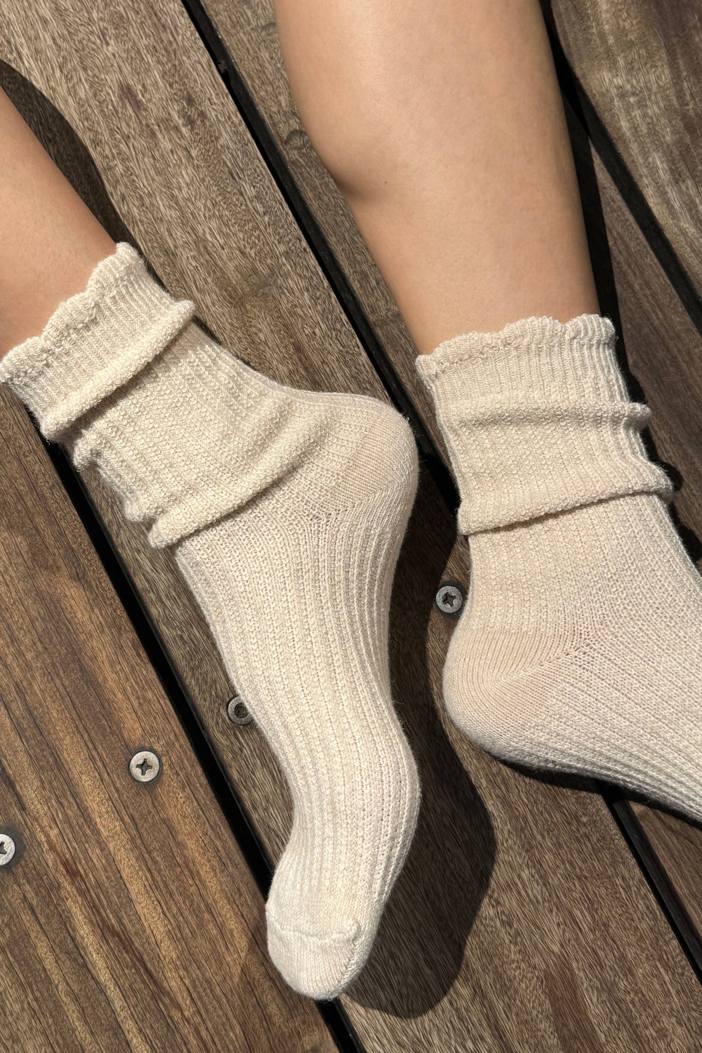 Le Bon Shoppe Linen Natural Scallop Socks