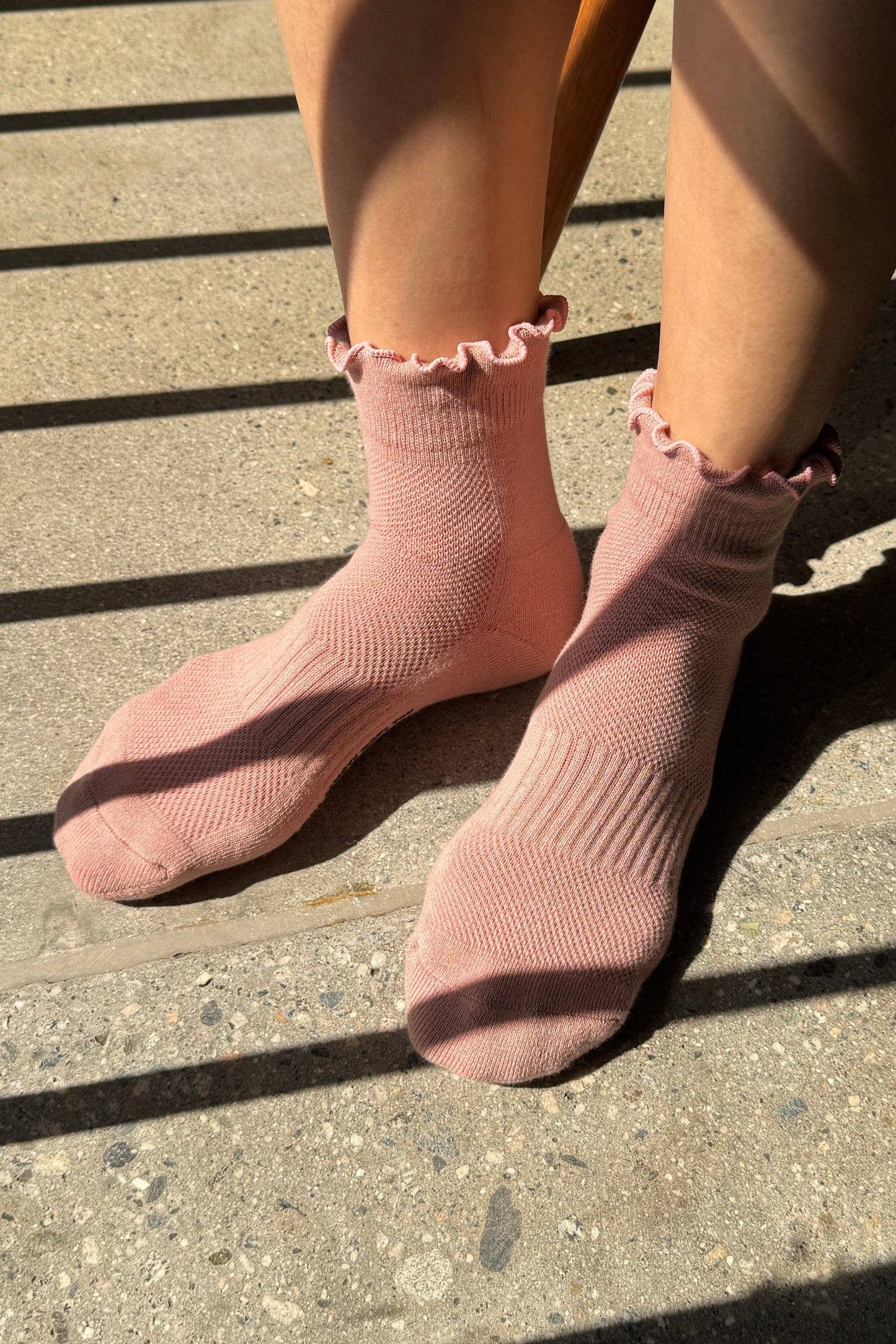 Le Bon Shoppe Vintage Pink / Black Ruffled Hugger Crew Socks