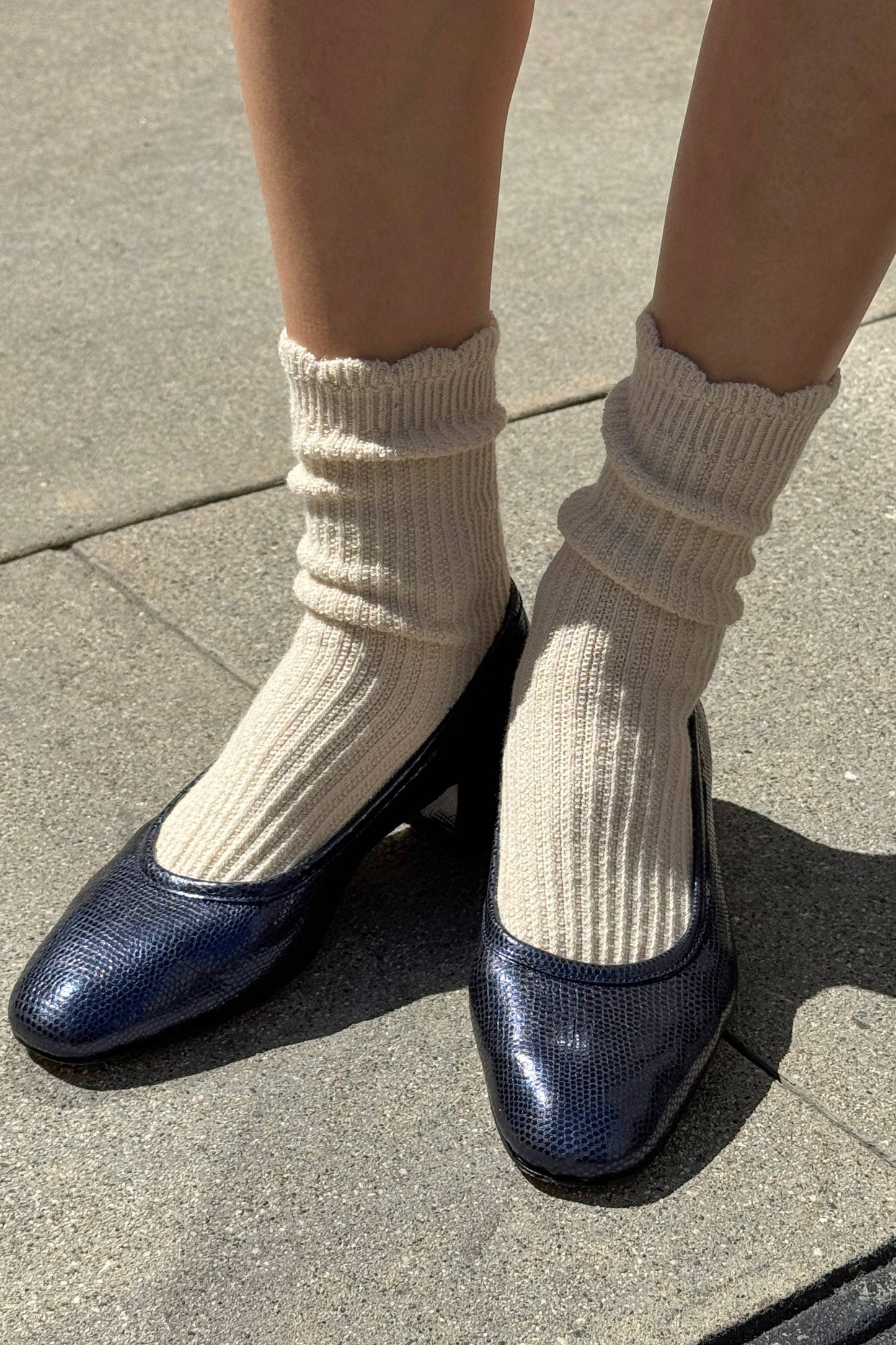 Le Bon Shoppe Linen Natural Scallop Socks