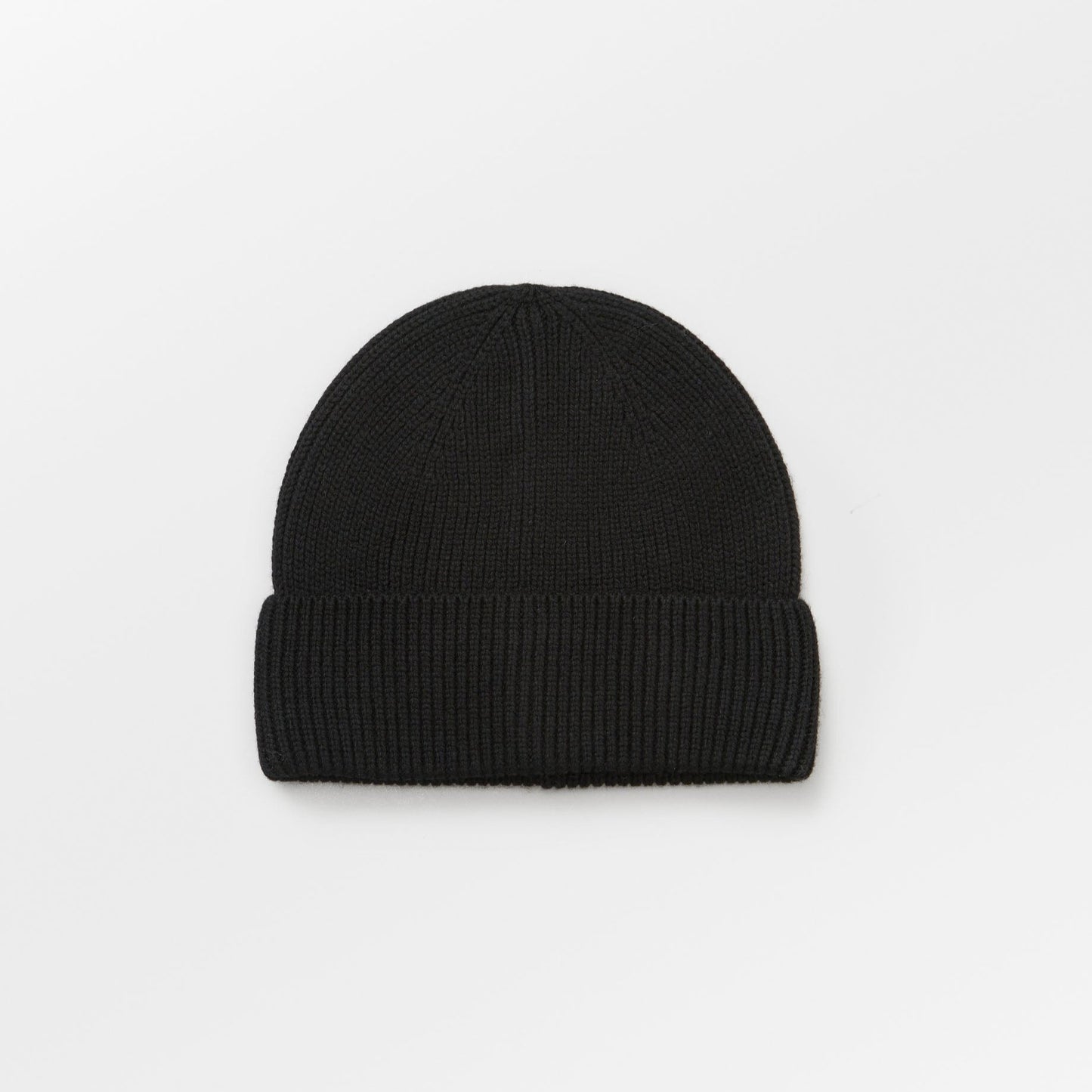 Black Becksöndergaard Woona Beanie made from a soft wool blend, perfect for cold autumn and winter days.