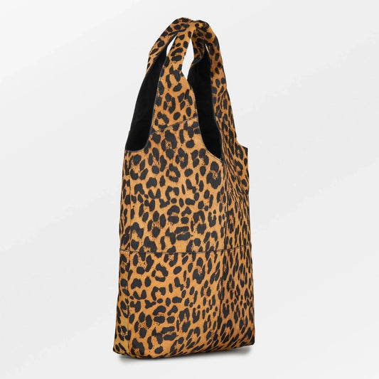 Becksöndergaard Leopa Leather Demi Bag in a bold leopard print, crafted from 100% cow leather with natural fur, featuring a structured tote design with integrated handles.