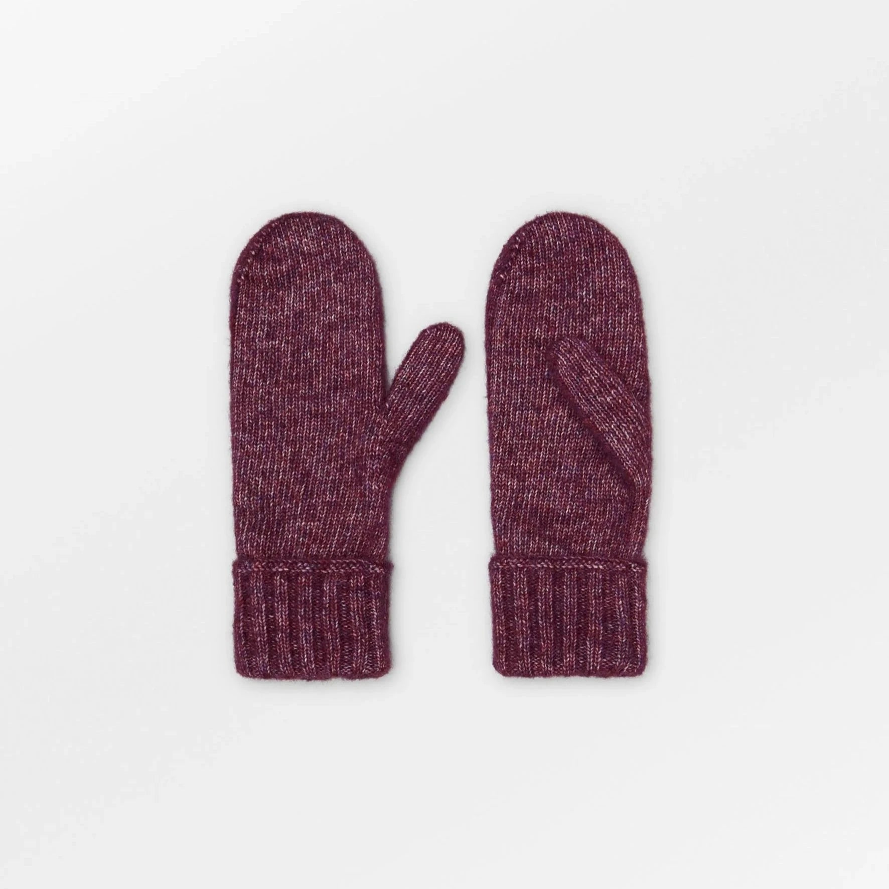 Becksöndergaard Violets Purple Max Mittens made from 51% alpaca wool and 49% cotton, designed for warmth and style in cold weather.