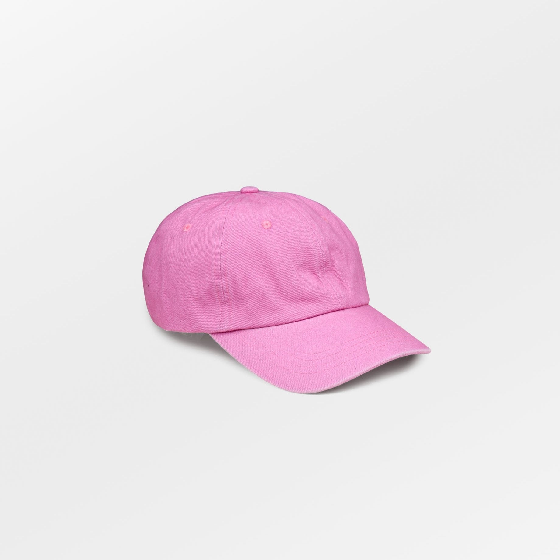 Becksöndergaard Vita Contrast Cap in lilac chiffon, featuring an adjustable design and a discreet logo at the back. The cap is displayed on a neutral background, showcasing its stylish and unisex appeal.