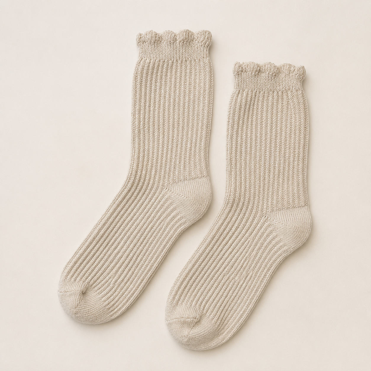 Le Bon Shoppe Linen Natural Scallop Socks