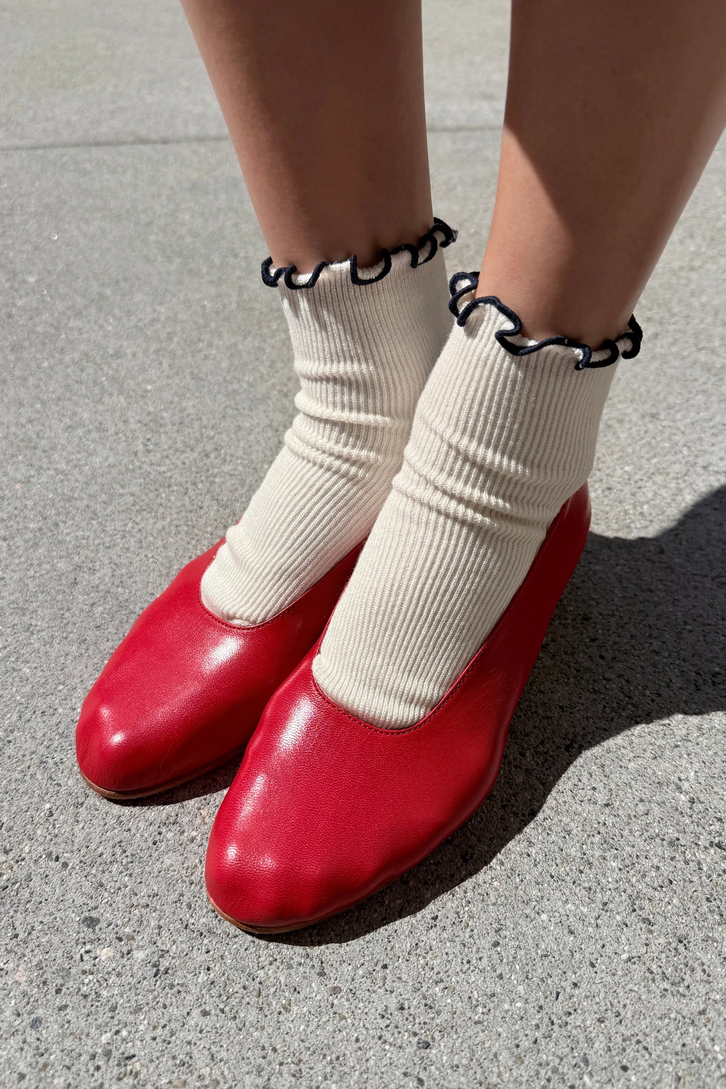 Le Bon Shoppe Soft White/Navy Petite Ruffled Modal Socks