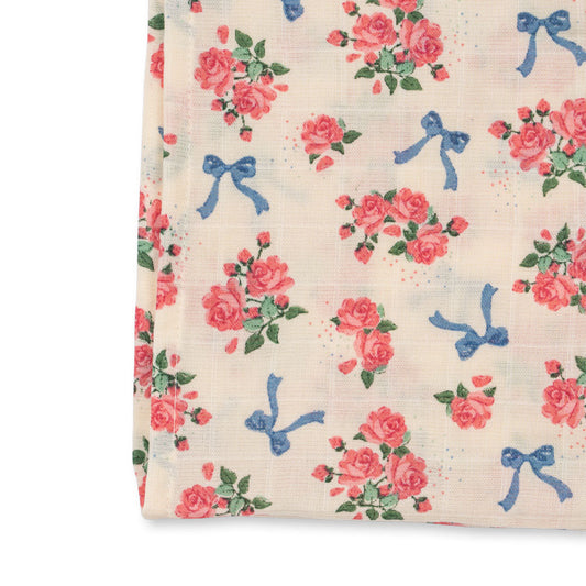 Floral pattern with pink roses and blue bows on a white background